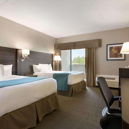 Travelodge Hotel By Wyndham Kingston Lasalle Exteriér fotografie