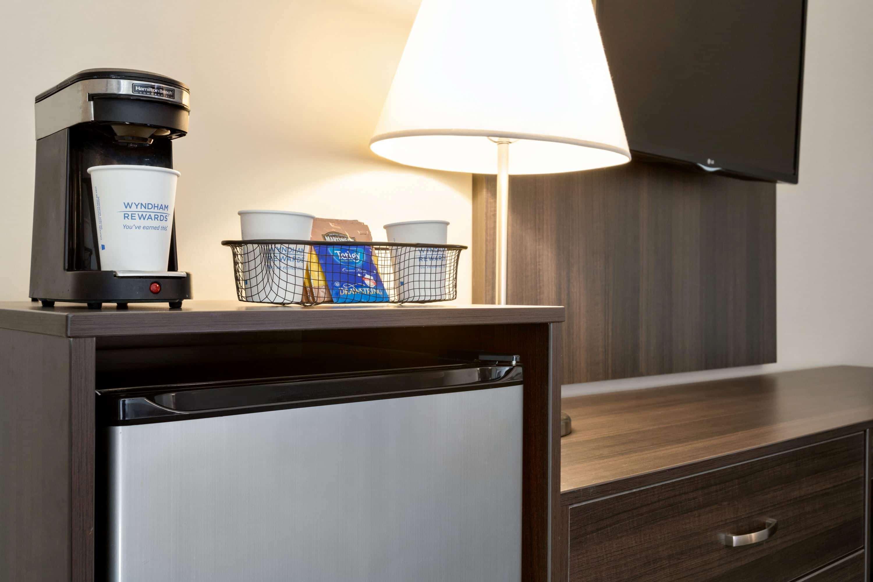 Travelodge Hotel By Wyndham Kingston Lasalle Exteriér fotografie