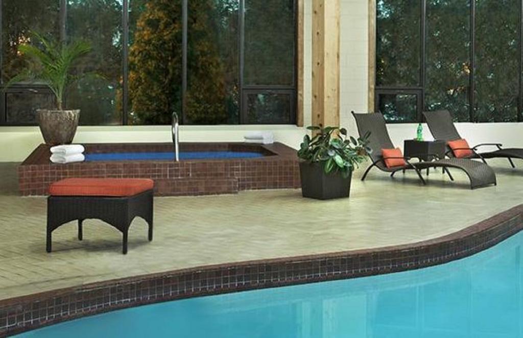 Travelodge Hotel By Wyndham Kingston Lasalle Exteriér fotografie